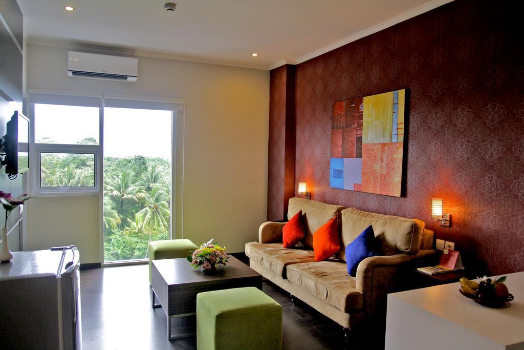 แอดโฮม พรีเมียร์ ซิลาแคพ โฮเต็ล Hotel ชีลาชัป ภายนอก รูปภาพ